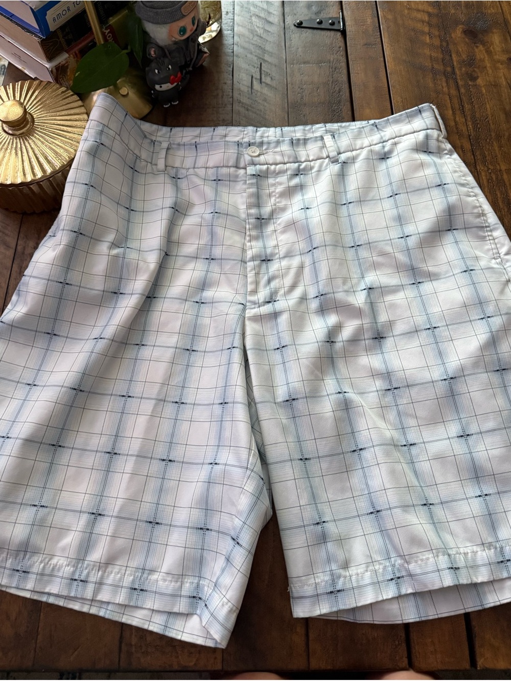 Sz 38 Pebble Beach Performance White and Light Blue Plaid Flat Front Golf Shorts
